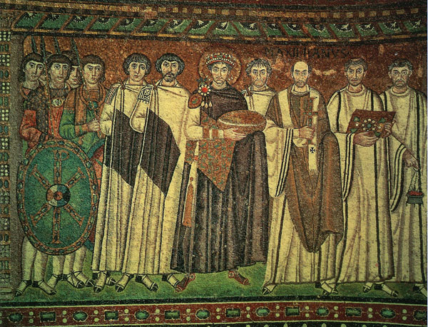 Мозаика с изображением императора Юстиниана в базилике Сен-Витале