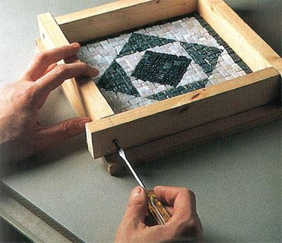 Пошаговое изготовление мозаики. Закрепление формы плитки